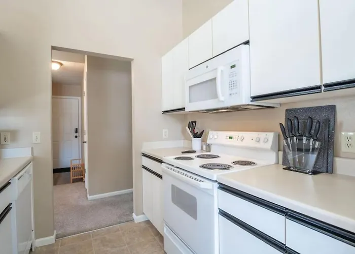 Grauhaus Tasteful 3bd With King Bed In Pekin