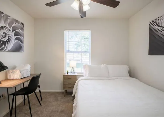 Grauhaus Tasteful 3bd With King Bed In