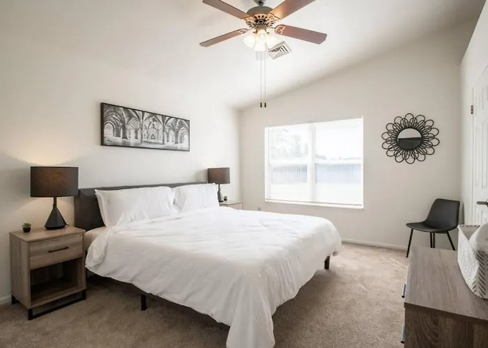 Grauhaus Tasteful 3bd With King Bed In Ferienhaus Pekin